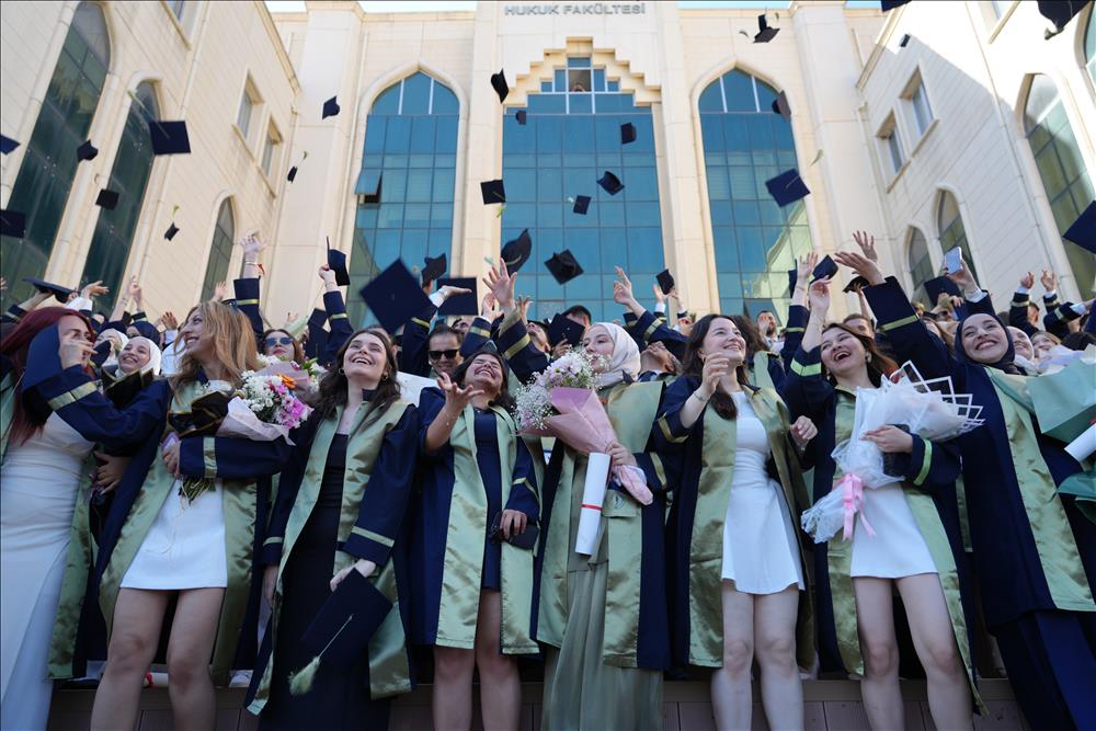 Yalova Üniversitesi Hukuk Fakültesi 2026 Mezuniyet Töreni Gerçekleştirildi!